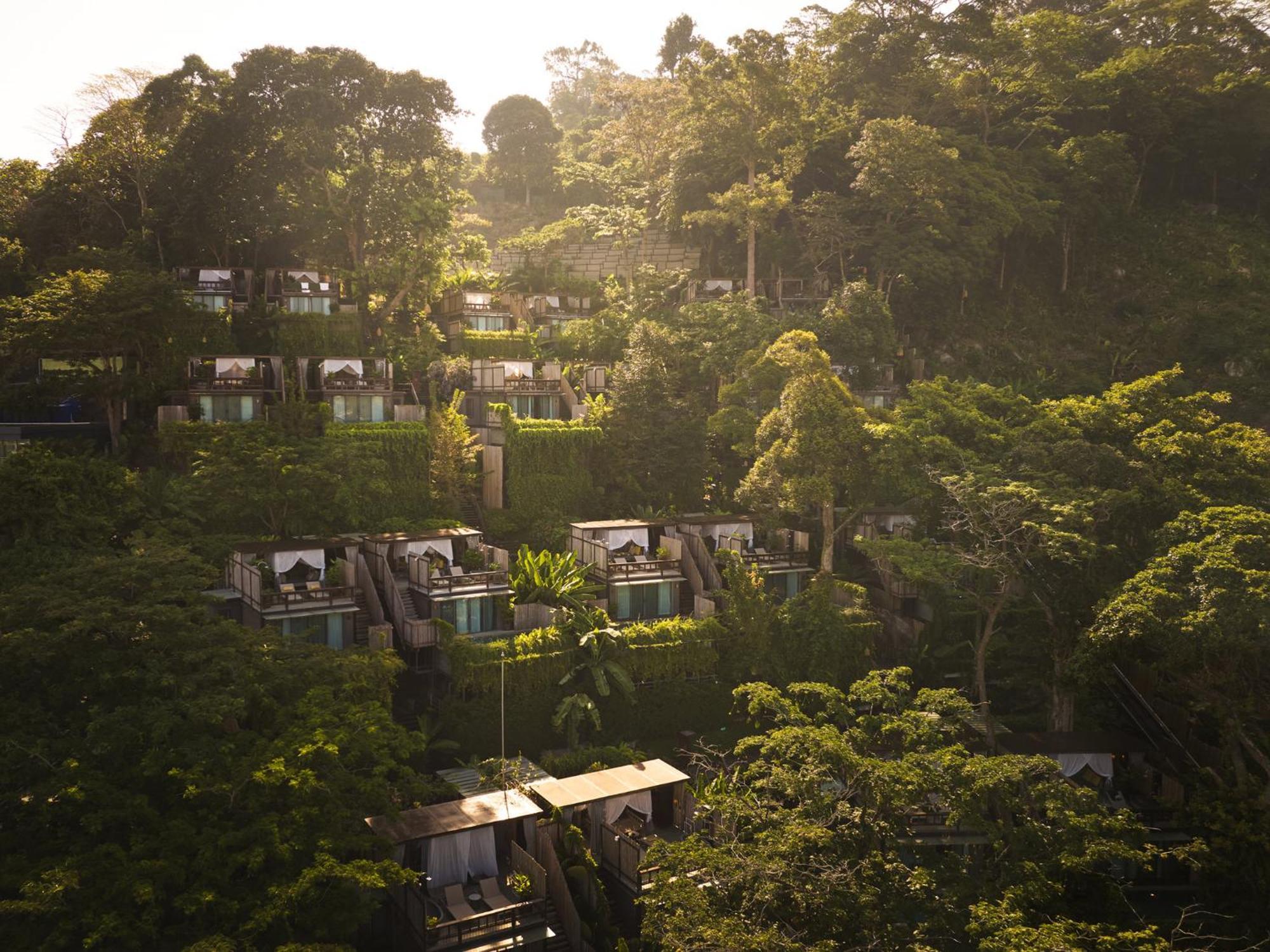 Dinso Resort & Villas Phuket, Vignette Collection By Ihg Patong Exterior foto View of the cemetery