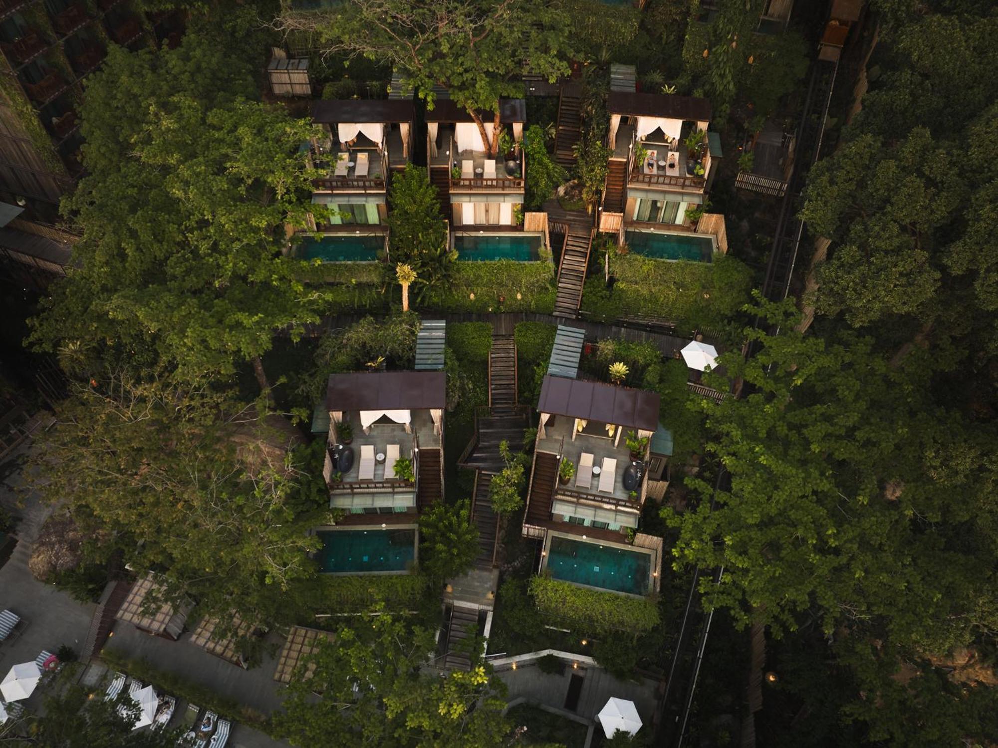 Dinso Resort & Villas Phuket, Vignette Collection By Ihg Patong Exterior foto Aerial view of the resort