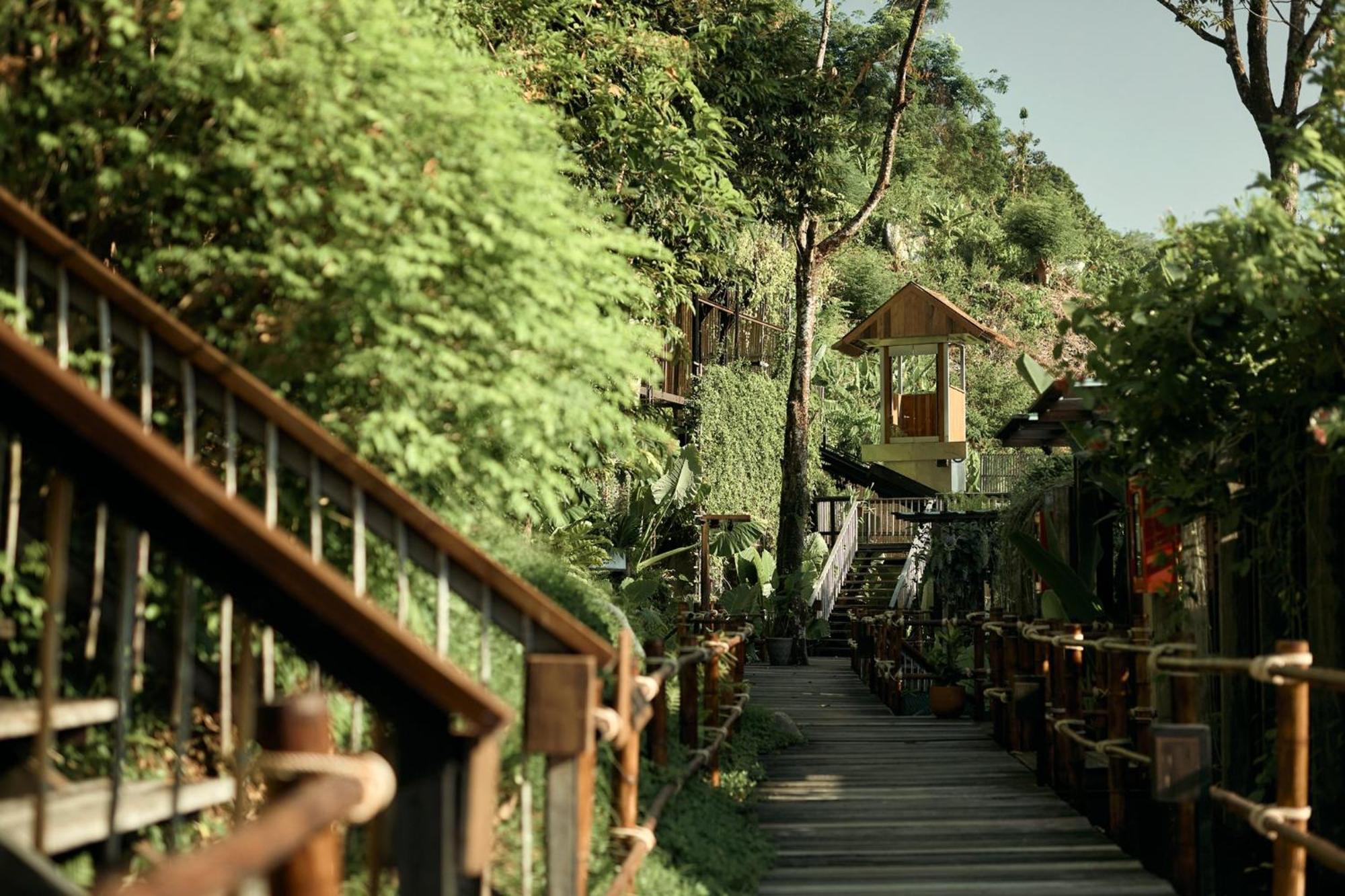 Dinso Resort & Villas Phuket, Vignette Collection By Ihg Patong Exterior foto The Treehouse Village