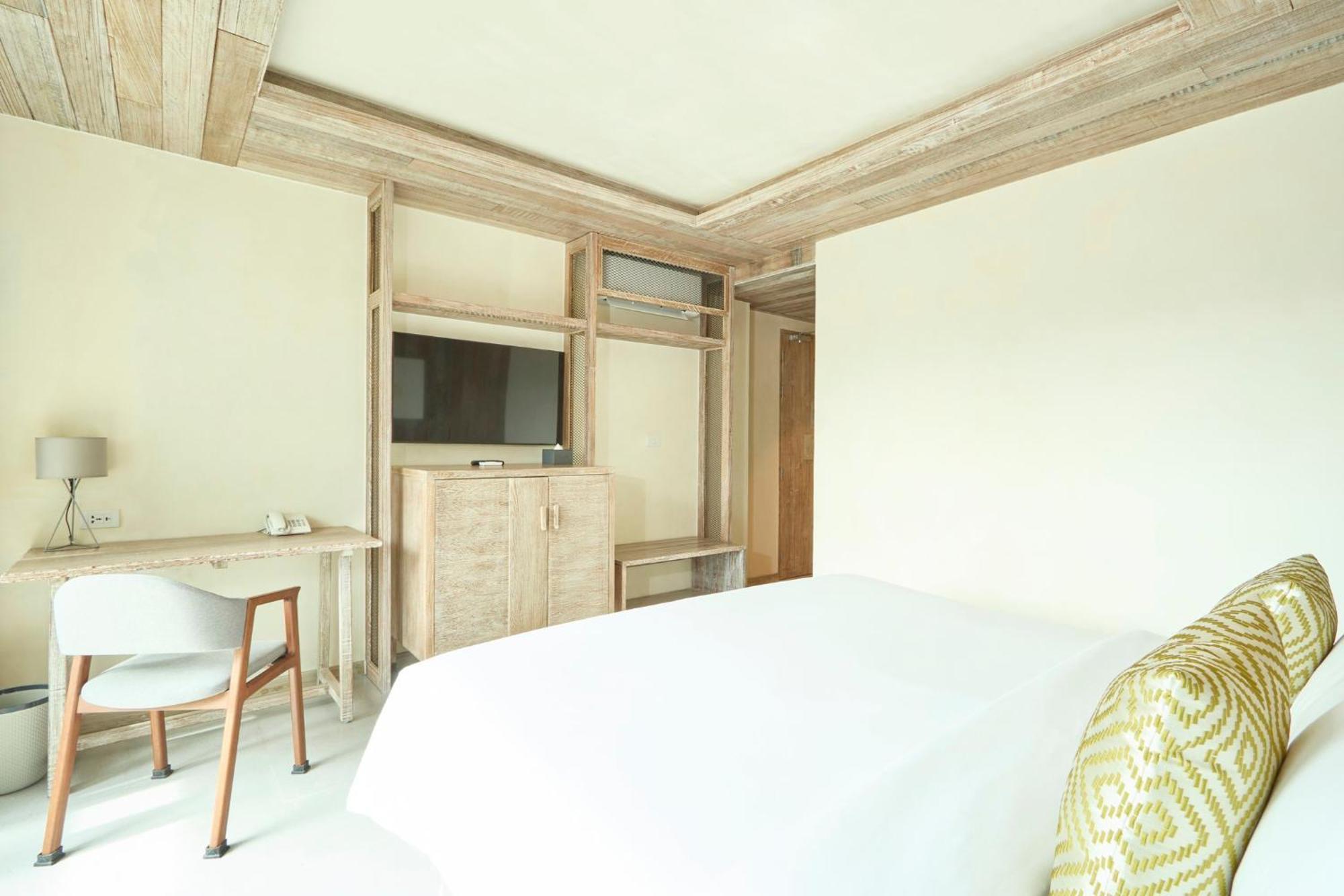 Dinso Resort & Villas Phuket, Vignette Collection By Ihg Patong Exterior foto
