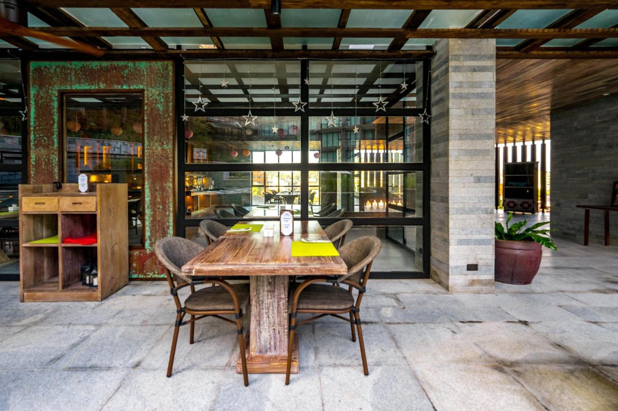 Dinso Resort & Villas Phuket, Vignette Collection By Ihg Patong Exterior foto
