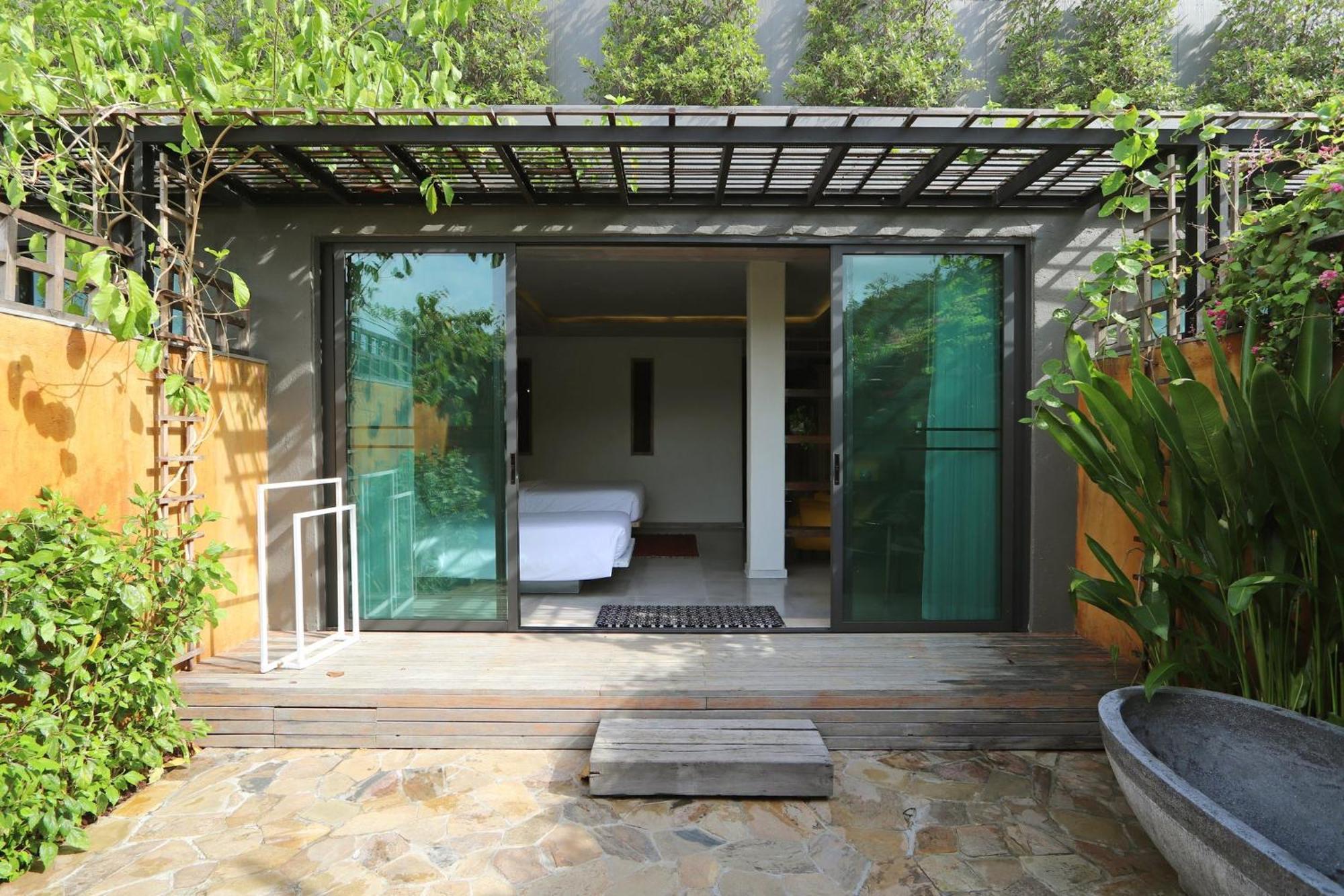 Dinso Resort & Villas Phuket, Vignette Collection By Ihg Patong Exterior foto